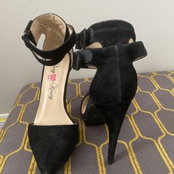 $10 A Pair Women’s Shoes 