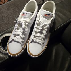 NIKE MENS SHOE SZ 11