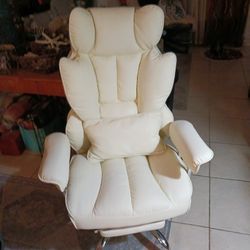 LIKE BRAND NEW GORGEOUS REAL LEATHER EXECUTIVE DESK CHAIR BY GATES HAS PILLOW AN PULL OUT LEGS SRAND NOT 1 SCRATCH ON IT 75 FIRM PAID 700+