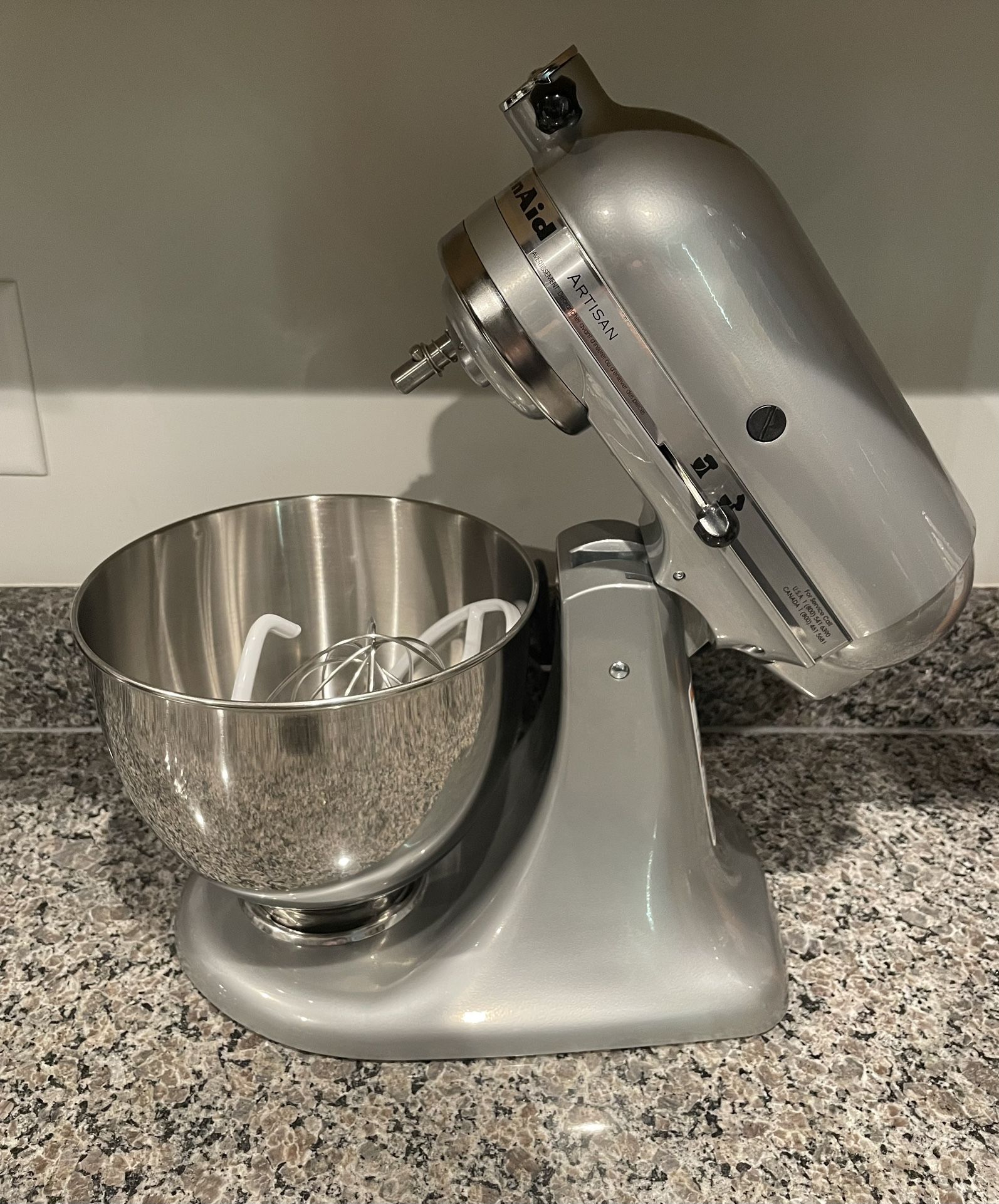 Kitchen Aid 5-Qt Tilt-Heas Stand Mixer With Glass Bowl CRYSTAL BLUE for  Sale in York, PA - OfferUp