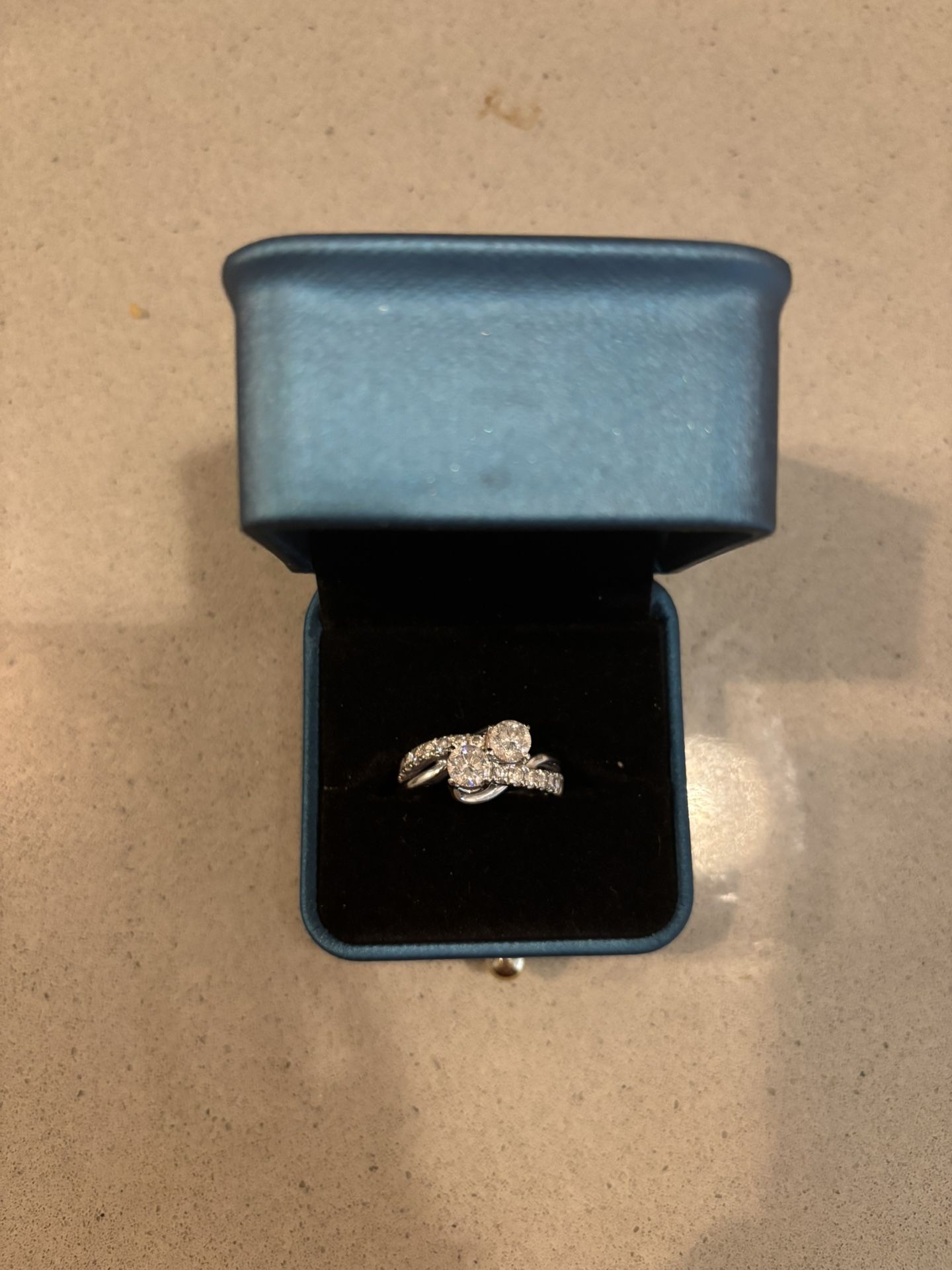 2 CT TW Diamond white gold ring - size 7.5