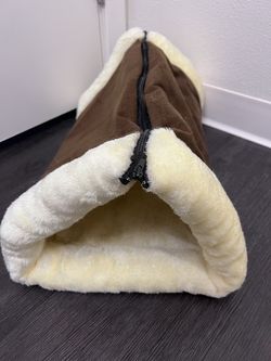 New Fleece Pyramid Cat Bed, Tunnel Bed For Cats and Small Dogs