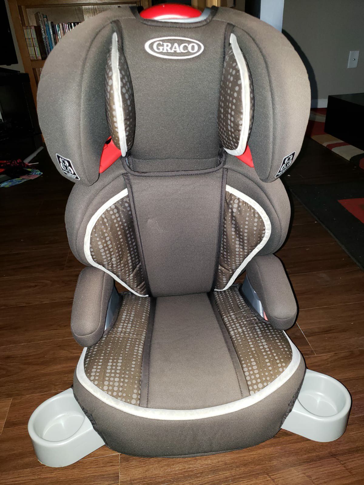 Graco toddler 2in1 turbobooster highback car seat and turbobooster backless car seat. Both with bottle holder. In very good condition.
