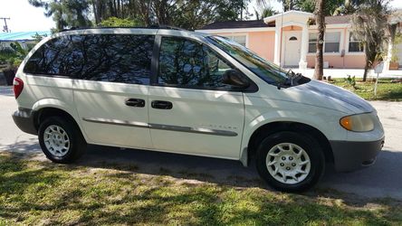 MINIVAN 1997 Chrysler Town and Country ICE COLD AIR!
