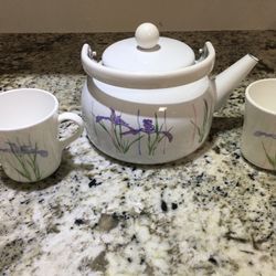 Corelle Tea Kettle And 2 Mugs