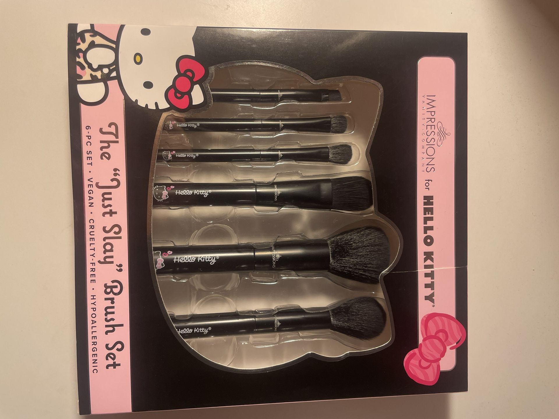 Hello Kitty makeup brushes 