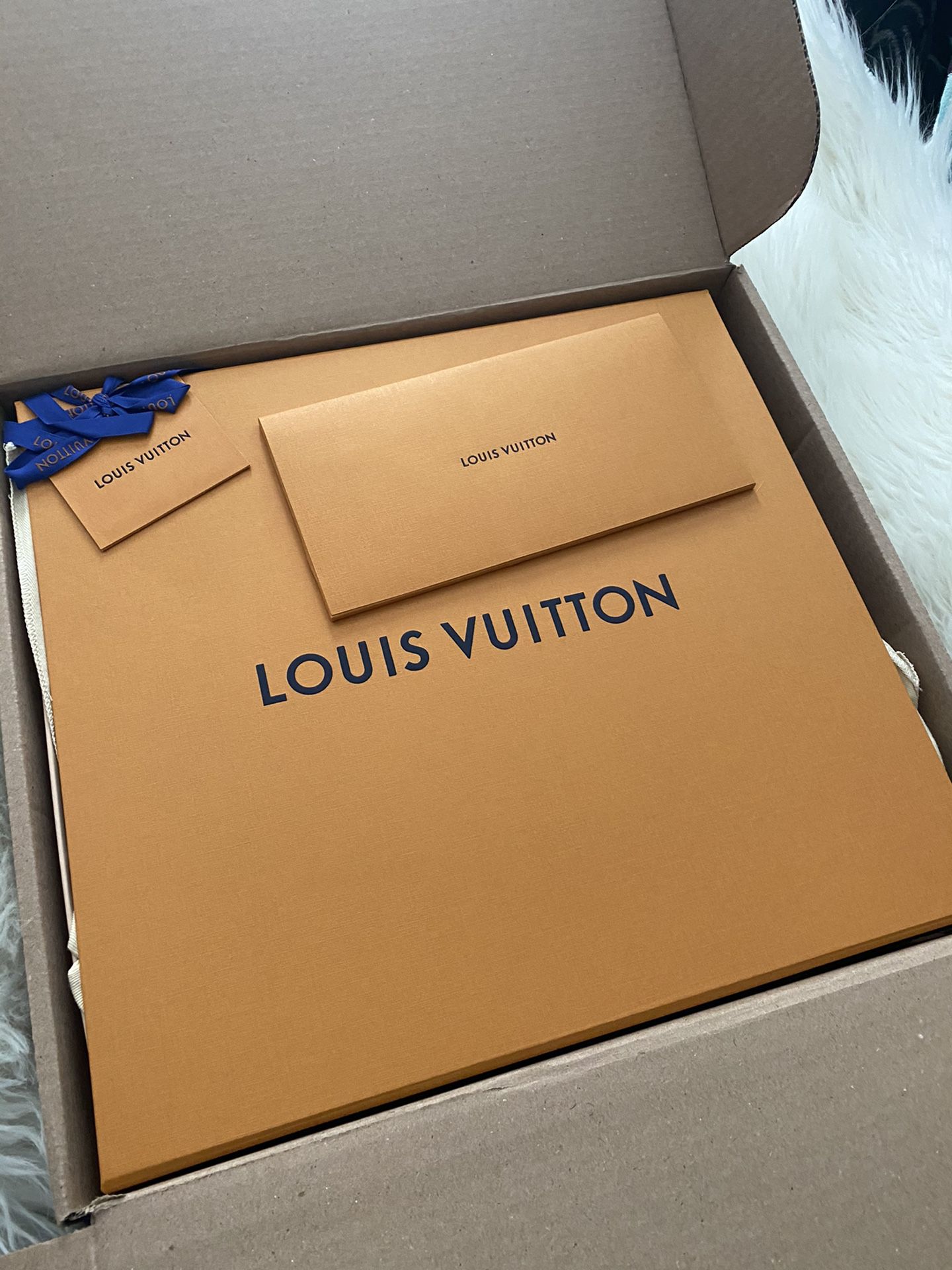 Bolsa Louis Vuitton Coussin MM Noir - Agulha no Palheiro Brechó