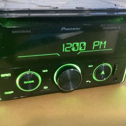 PIONEER RADIO DOUBLE DIN AM-FM - CD PLAYER  USB.  AUX. TESTED GOOD GUARANTEED.  INSTALLATION NOT INCLUDED.