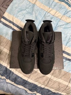 Black cat Jordan 4’s