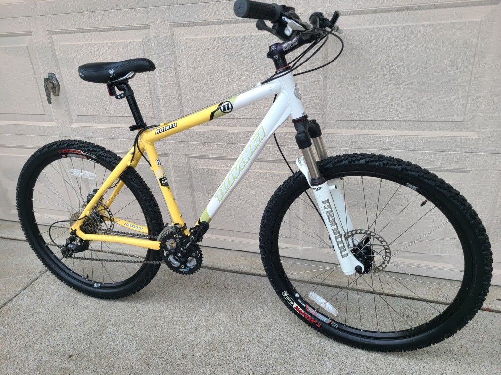 Trek 7200 Multitrack Novara Bonita Mountain Bike Girls Boys 26 Bicycle Bicicileta for Sale in Roseville CA OfferUp