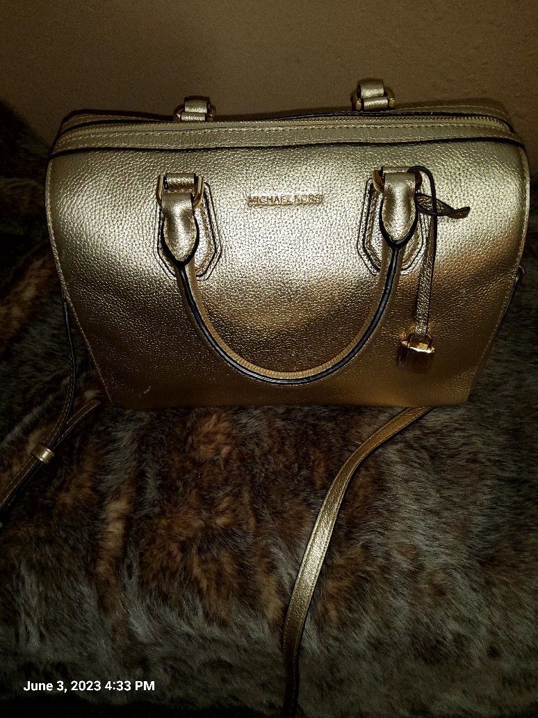 Michael Kors Gold Metalic Bag. Size M/L