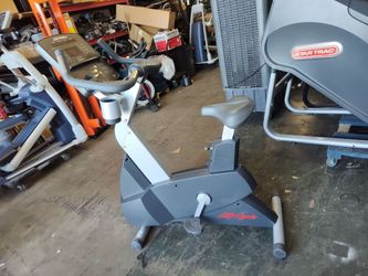 Life Fitness CLSC Upright Bike 