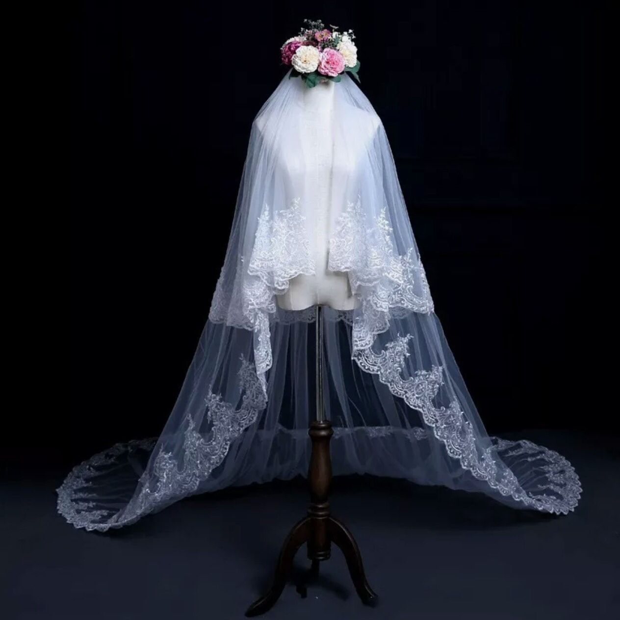 Hand-stitched Deep Sea Shell Real Pearl Exquisite Bridal Veil