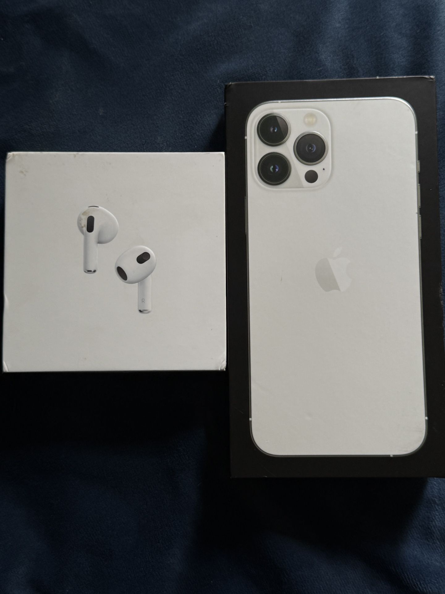 White iPhone 13 Pro Max 256GB- Brand New Airpods Included