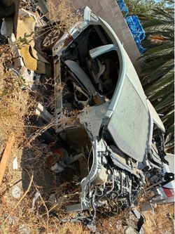 2016 Toyota Priuz hybrid  parts