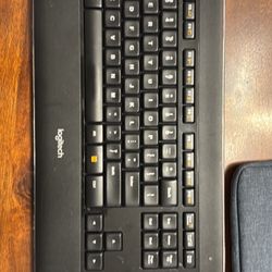 Logitech K800 Wireless Keyboard