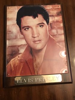 Elvis picture in wooden frame 12 x 9 excellent condition