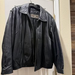 MEN’S BLACK LEATHER JACKET (SIZE XL)