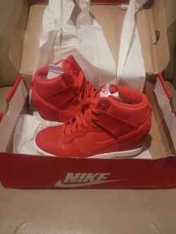 Nike women's Dunk sky Hi size 7.5