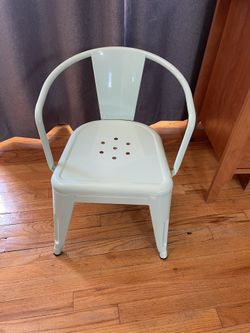 Pillowfort Kids’ Industrial Activity Chair