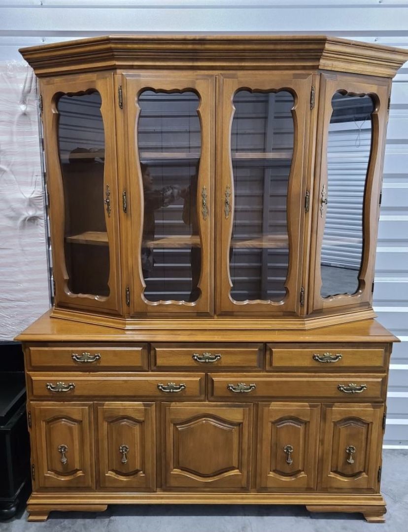 China Cabinet & Hutch