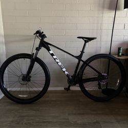 2022 Trek Marlin 4