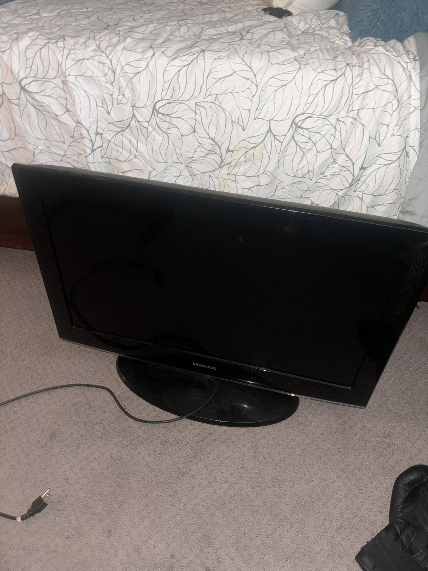 Samsung 32-inch Class LED TV.