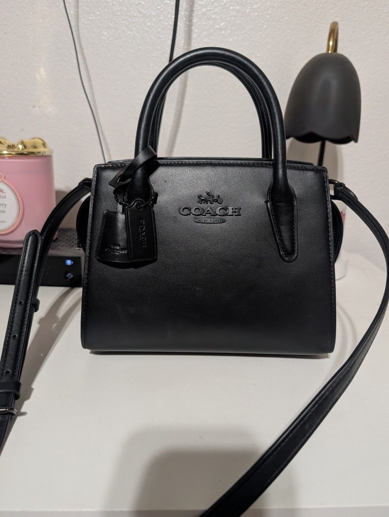 COACH PURSE SMALL BLACK ON BLACK