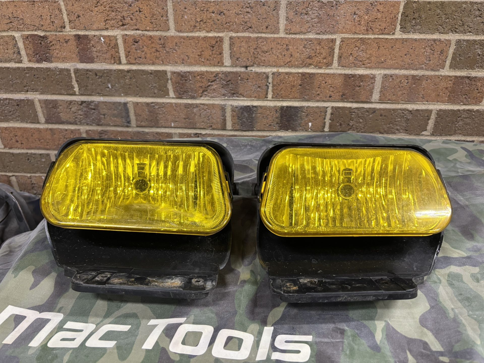 03-06 Chevy Silverado Fog lights