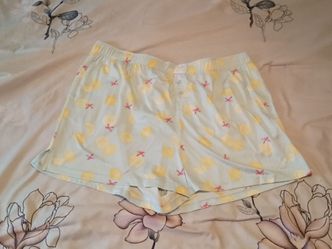 3/$10 🌟 NWOT Women’s Jaclyn Pajama Shorts Light Blue With Yellow Lemon Print XL