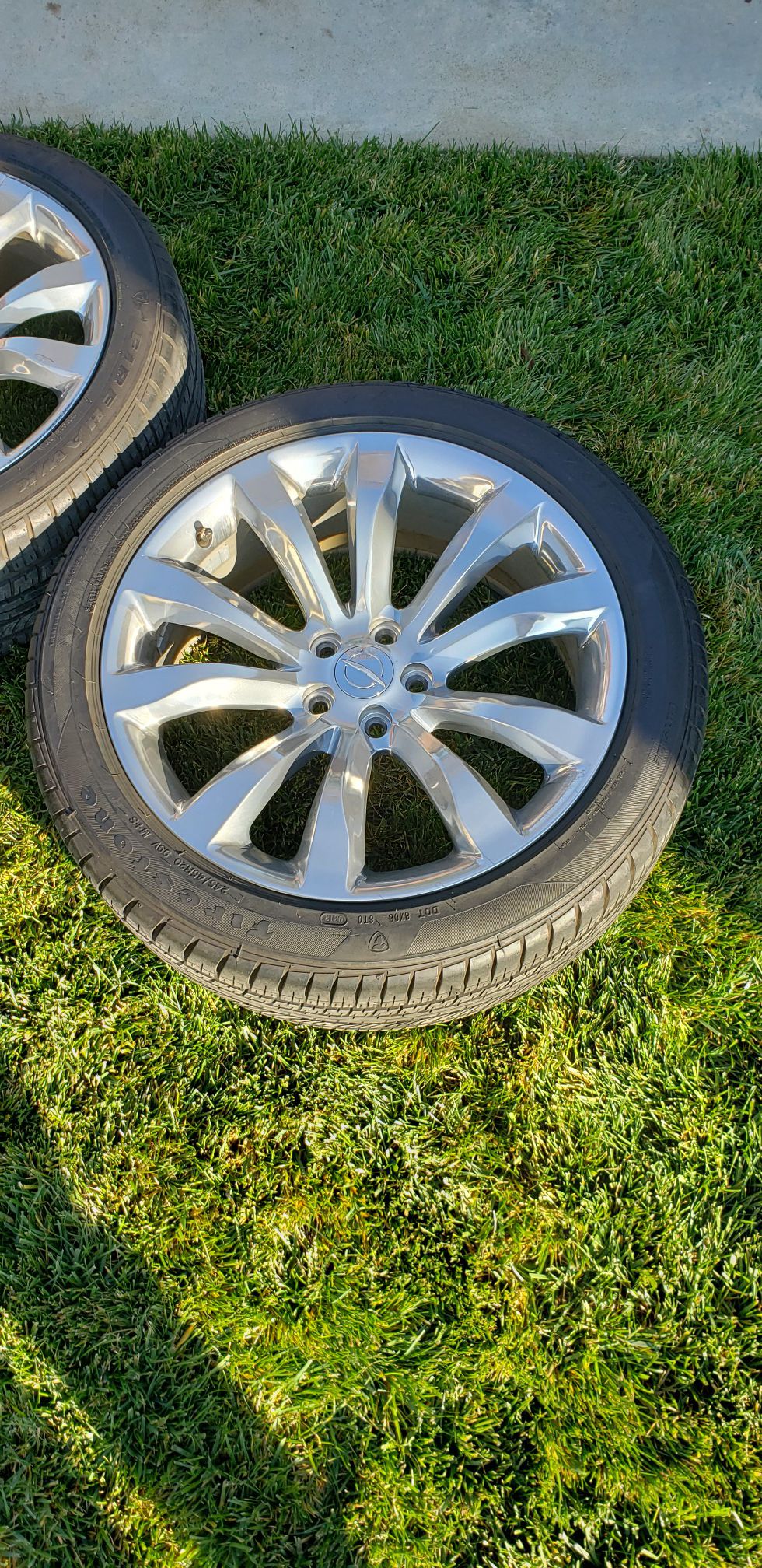 4 Chrysler 300 stock rims and tires