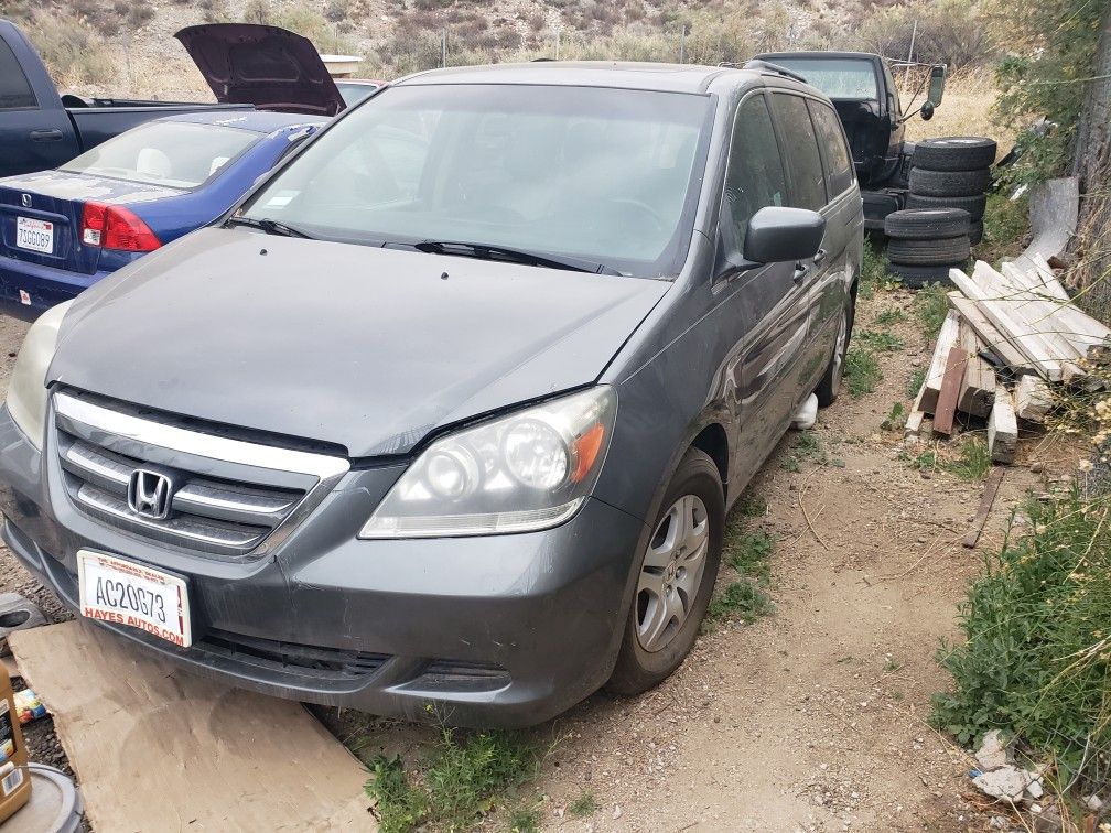 A Mitad De Precio Las Partes De Este Carro