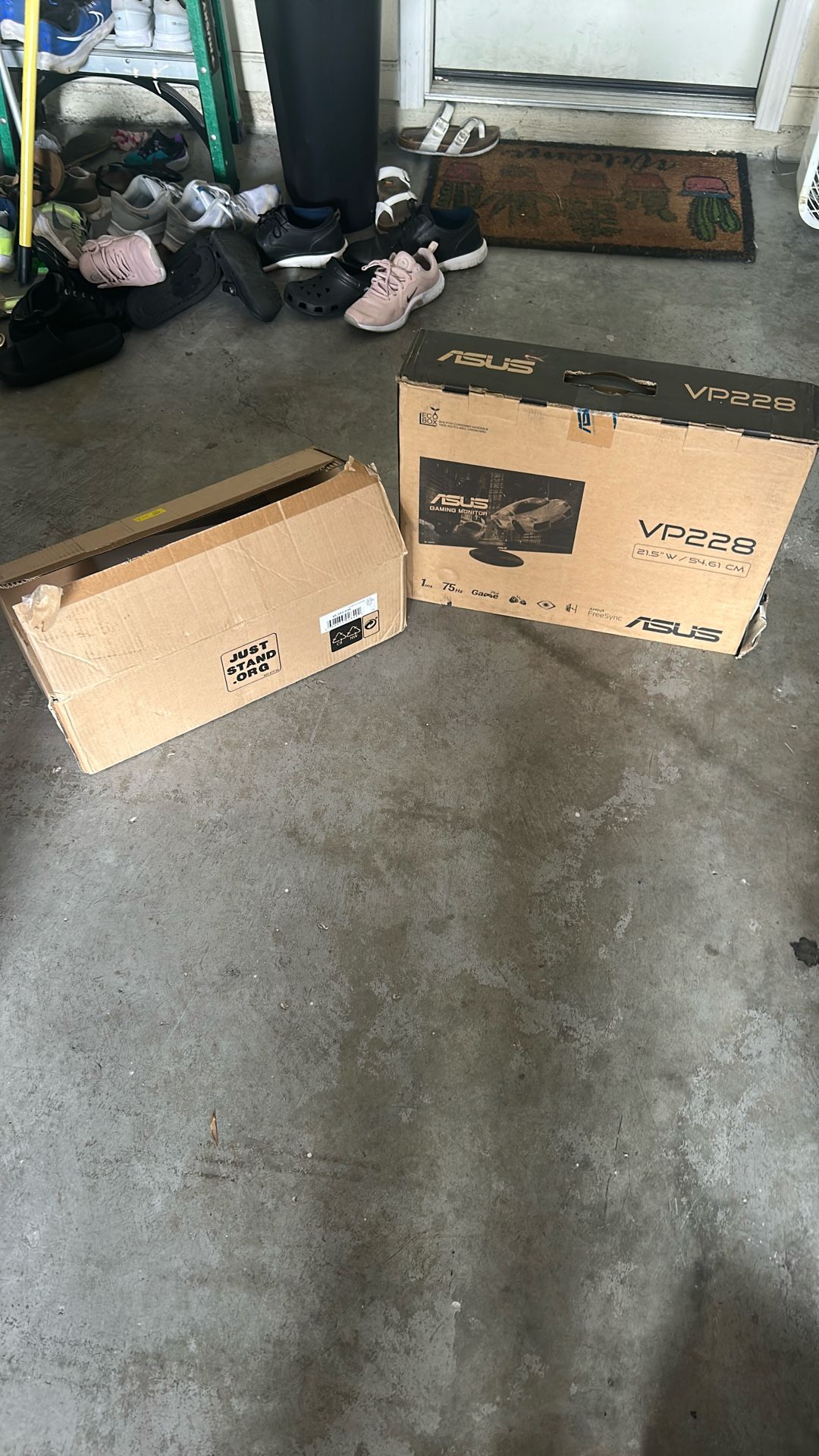 Computer Monitor And Wall Mount Arm