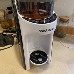 Like New Baby Brezza Formula Dispenser