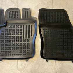REZAW Plast Rubber Floor Mats For Audi Q3 2015-2018 Only Front Mats Only With Floor Fixing Clips