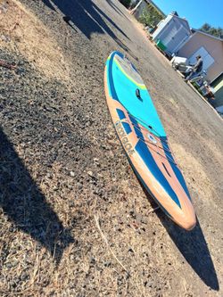 Paddle board performer
