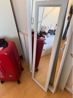 Free Small broken mirror