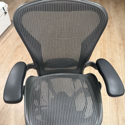 Herman Miller Aeron chair (medium, black)