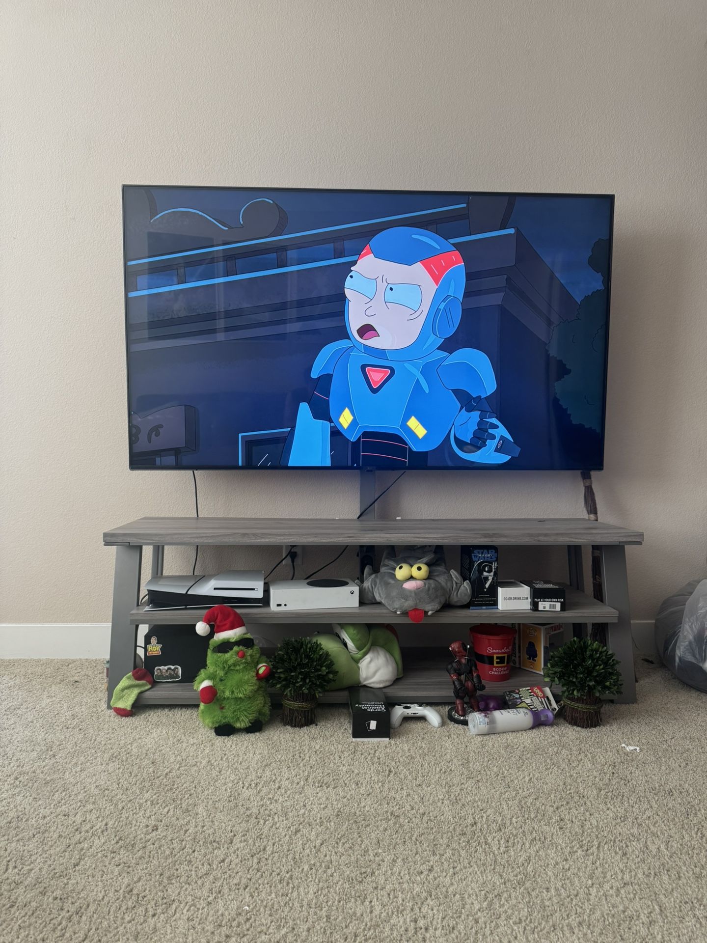 75’’ LG UHD TV & Tv Stand 
