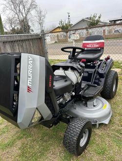 Murray
MT100 42 in. 13.5 HP 500cc E1350 Series Briggs and Stratton Engine 6-Speed Manual Gas Riding Lawn Tractor Mower