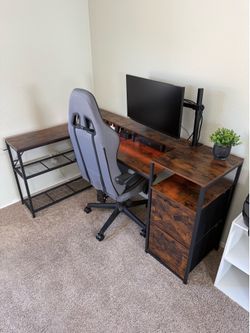 Desk w/Chair