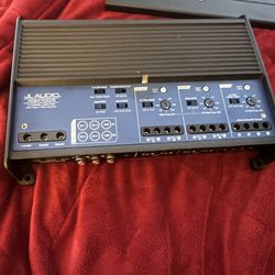 JL AUDIO XDM700/5 in great condition 