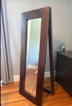 Floor standing mirror