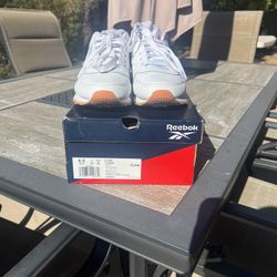 Women’s Rebook Classic Leather Tennis Shoes 