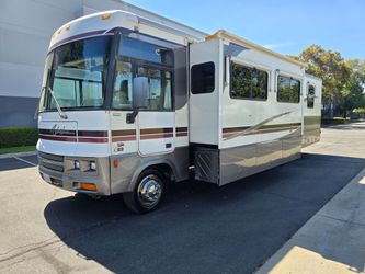 2003 Winnebago Adventure 35FT 2 Slideouts 8.1 Workhorse 60K Miles