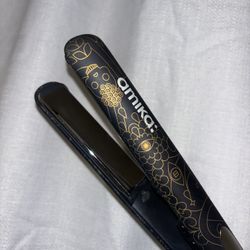 Amika straightner