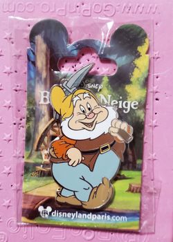 Disney Disneyland Paris Snow White Seven Dwarfs Happy Pin 2021 DLP