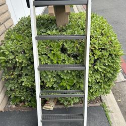 Blanket Ladder Shelving 