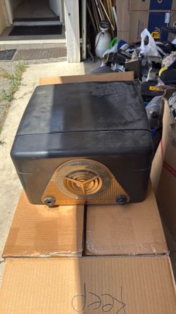 Free - moving. Must pick up by Sat 5/30 - vintage record player