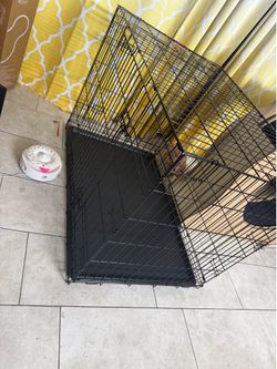 🐾 LARGE DOG CRATE — LIKE NEW My puppies never used it, so it’s basically new 😊
